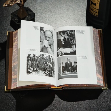 разворот книги фото