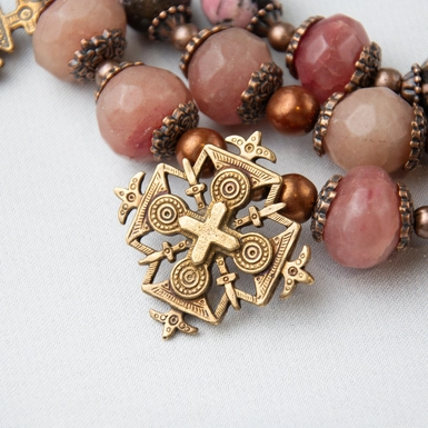 wow видео Ожерелье "Прихоть" 3-рядное из родонита, антикварного стекла и кварца