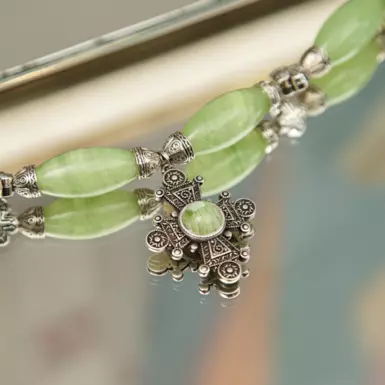 wow video Green Onyx and Czech Glass Necklace "Forestish"