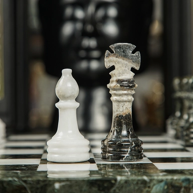 wow video Набор шахмат из черного и белого мрамора "Harness" от ITALFAMA