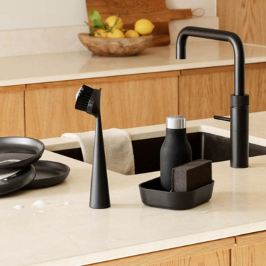 Комплект для миття посуду в інтер'єрі фото