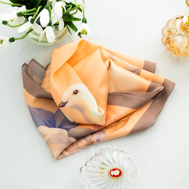 wow видео Платок из натурального шелка «Голуби Любовь»