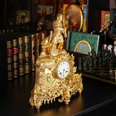 Камінний годинник з ключем у комплекті фото