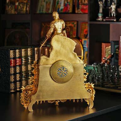 Зворотний бік камінного годинника фото