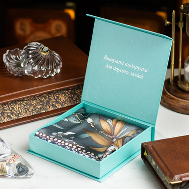 Платок из шелка в подарочной коробке фото 1