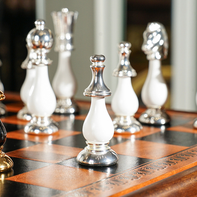 Детализированные шахматные фигурки фото