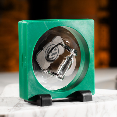 Титановий брелок "Volkswagen" зі шведським карабіном "Victorinox" фото