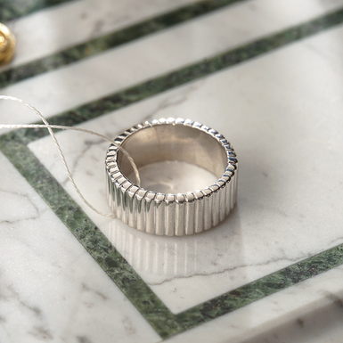 Изысканное ювелирное украшение фото