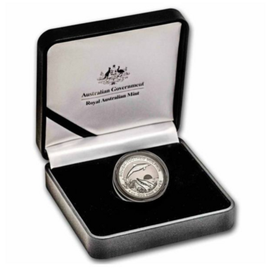 Монета в футляре фото