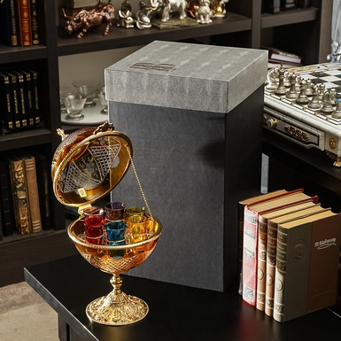 wow видео Набор рюмок для водки с икорницей в хрустальном яйце Фаберже