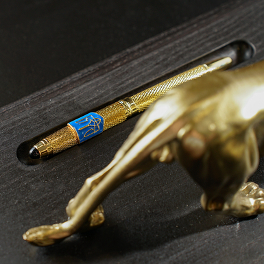 Buy a gift for a male boss