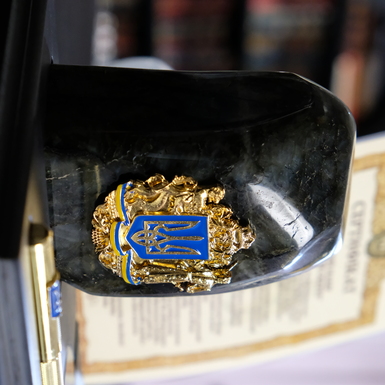 натуральный камень с символом тризуб фото 1