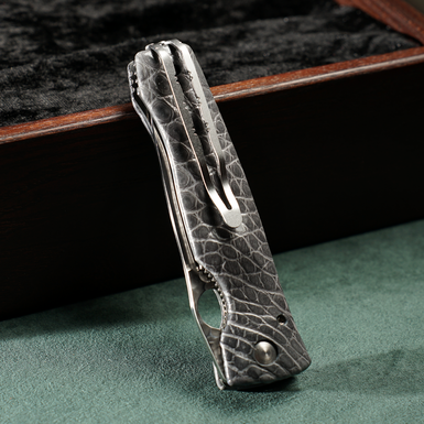 складаний ніж світло-сіра шкіра фото