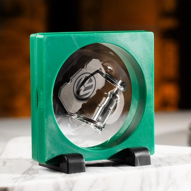 wow відео Титановий брелок "Volkswagen" зі шведським карабіном "Victorinox"