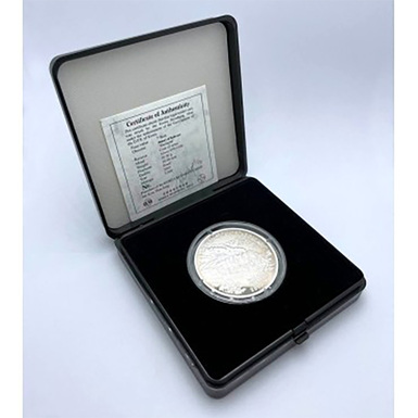 монета в подарочной коробке фото