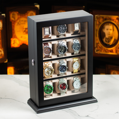 Скринька з оксамитовою обробкою всередині