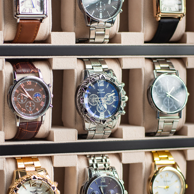 Солідна скринька для поціновувачів годинників