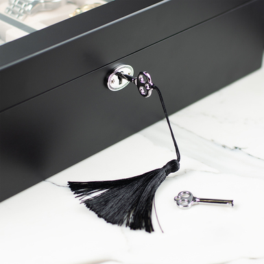 Компактна скринька для дорожнього зберігання годинників