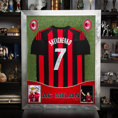 Андрія Шевченка на футболці ФК "Milan" з колажем  фото
