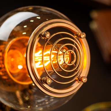 лампа з теплим кольором фото 1