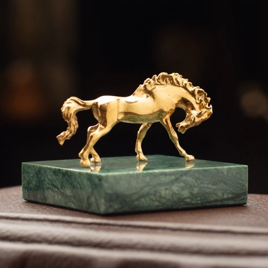 Позолоченная статуэтка "Год Лошади" из латуни «Pandora» на мраморной квадратной подставке