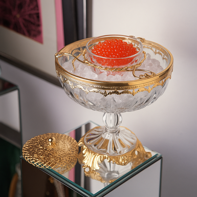 красивая и подарочная латунная икорница