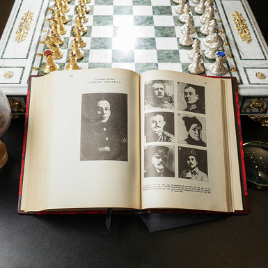 разворот раритетной книги фото 1