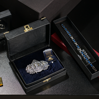 Подарочный комплект "BMW Edition" из брелока, иконы-триптиха "Спаси и сохрани", тапочек и чехла, браслета "Sirius", термочашки "Relax Time", блокнота "Classic", зажима для денег "Mellifluous" фото