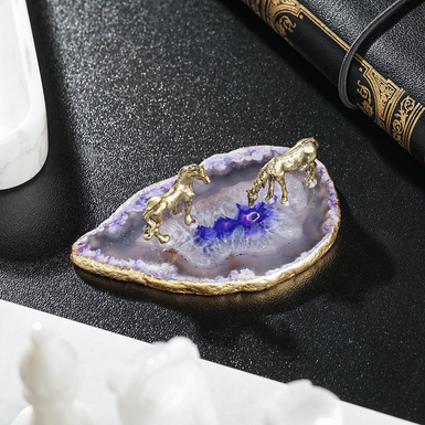 статуэтка на подставке фото