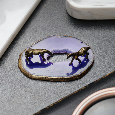 статуэтка на подставке фото