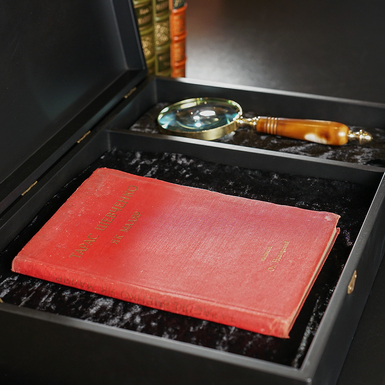 книга с лупой фото