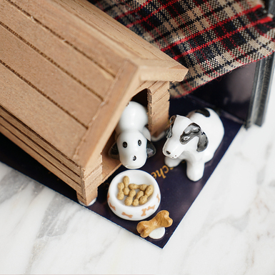 декоративная миниатюрная собакас будкой фото 1