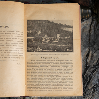 Книга в красной обложке фото