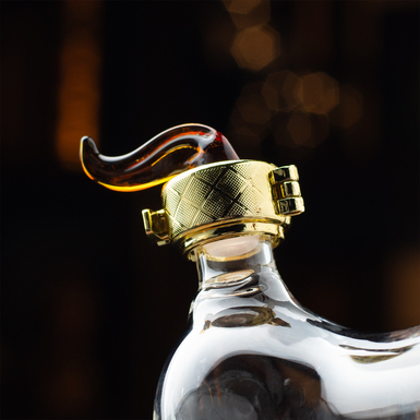 Декантер із кришкою фото