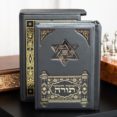 книга тора в коже фото