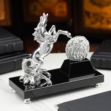 Купить серебряную статуэтку "Управляющая временем лошадь" фото 1