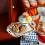мініатюрна таця з випічкою фото 1