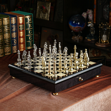 Chess set in the interior photo