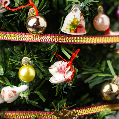 декоративная миниатюрная елка с игрушками фото 1