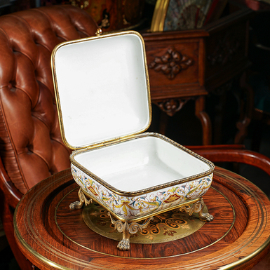 Фаянсовая шкатулка фото