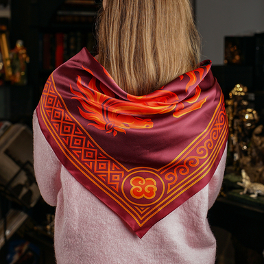 красный платок из шелка фото 1