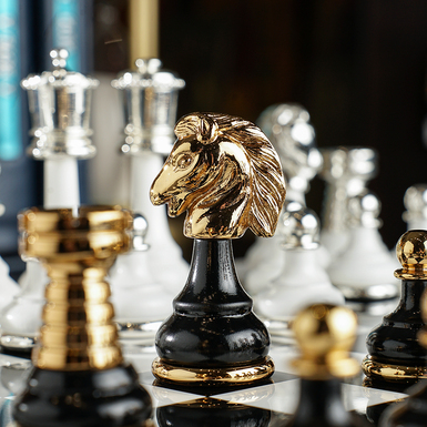 Шаховий набір в інтер'єрі фото