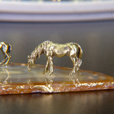 статуэтка с конем фото
