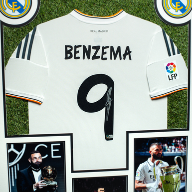 Автограф футболіста фото