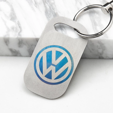 wow video Титановый брелок "Volkswagen" облегченной серии Light со швейцарским карабином "Victorinox"