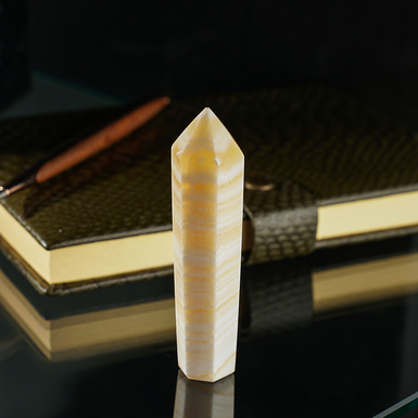 пирамида из камня фото