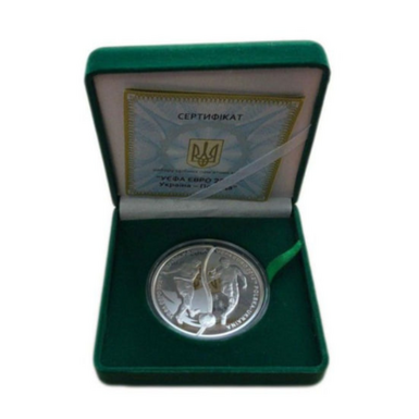 Монета в футляре фото