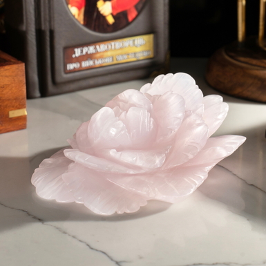 Кристалл розового кварца фото