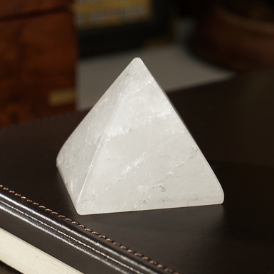 Пирамида горного хрусталя "Снеговей" от Stone Art Designe (73 г) фото