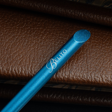 карандаш в синем корпусе фото